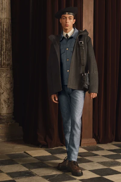 Look 17